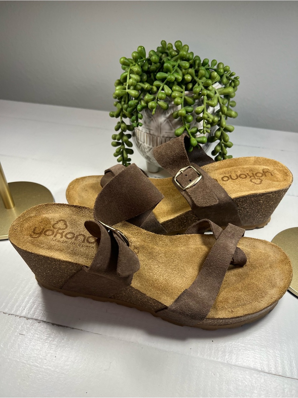 YOKONO Women's Brown Leather Buckle Cork Wedge Slip-On Sandals. Size 7.5.